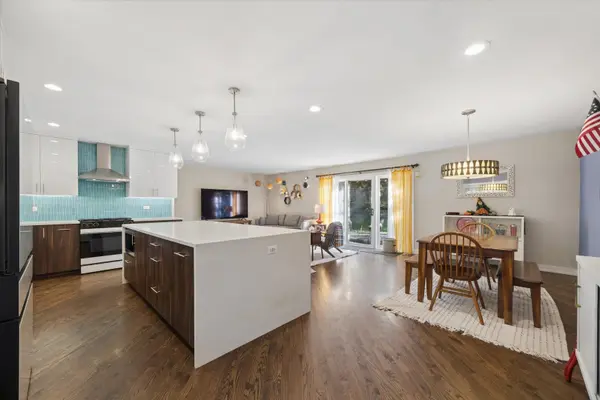 8S263 College RD, Naperville, IL 60540