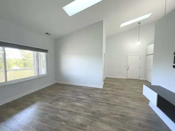 881 N Swift RD #308, Addison, IL 60101