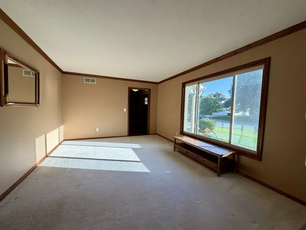 5 Hidden Lake CT, Bloomington, IL 61704