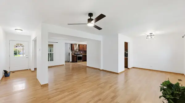 1621 Sycamore LN, Aurora, IL 60504