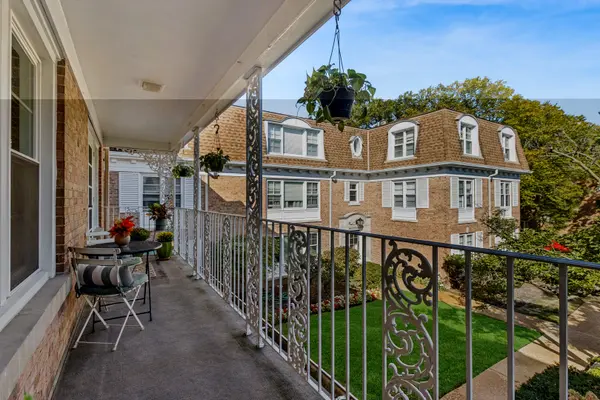 2238 Central ST #2, Evanston, IL 60201