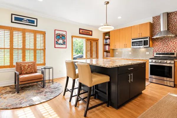 4530 S Woodlawn AVE #305, Chicago, IL 60653