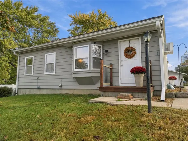 1103 Chicago AVE, Dixon, IL 61021