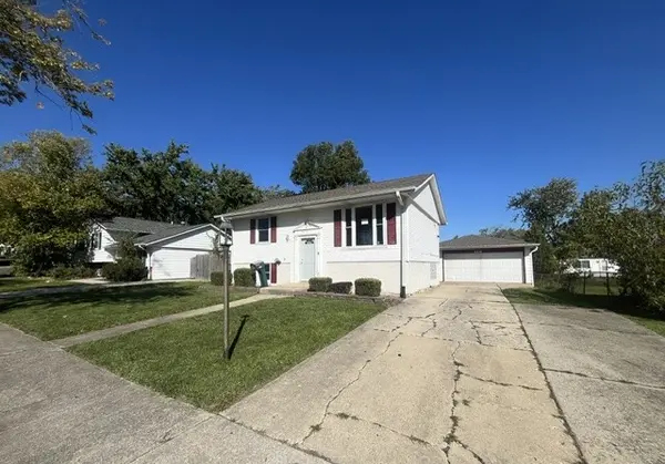4210 Greenbrier LN, Richton Park, IL 60471