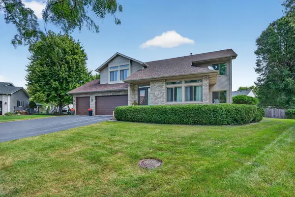 312 Badger CT, Oswego, IL 60543