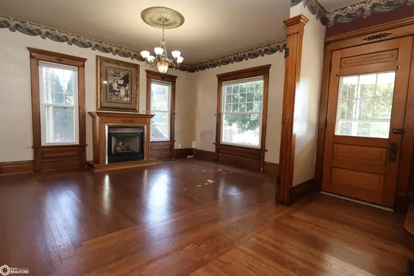 408 E Boone ST, Marshalltown, IA 50158