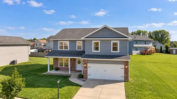 274 Apple Grove LN, Valparaiso, IN 46385