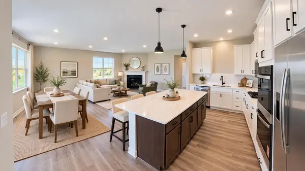 1712 Oak Creek DR, Chaska, MN 55318