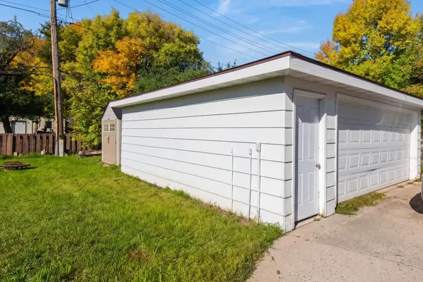 1309 16 1/2 ST S, Fargo, ND 58103