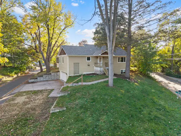 1158 Summit AVE, Mahtomedi, MN 55115