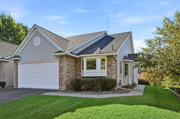 1013 Hesli Hill CT, Shoreview, MN 55126