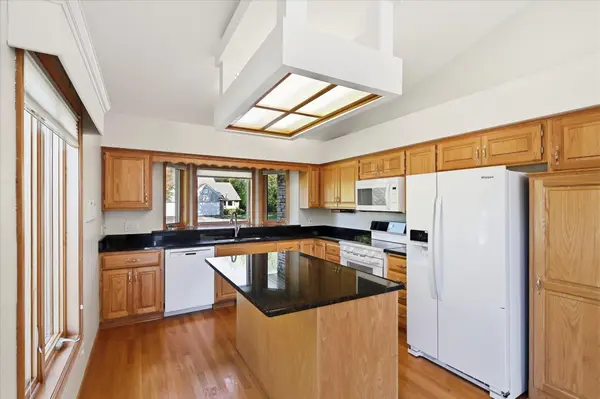 1013 Hesli Hill CT, Shoreview, MN 55126