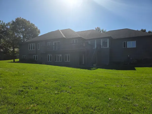 2734 Campus LN, Albert Lea, MN 56007