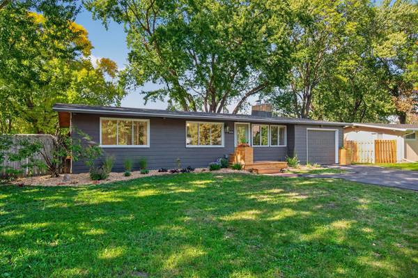 2999 Asbury ST, Roseville, MN 55113