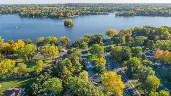 800 Crystal Lake RD E, Burnsville, MN 55306