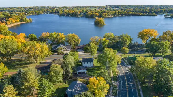 800 Crystal Lake RD E, Burnsville, MN 55306