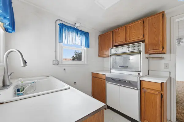 919 W Canal Drive, Kennewick, WA 99336