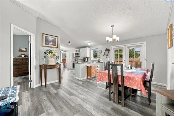 2344 S Buntin Lp, Kennewick, WA 99337