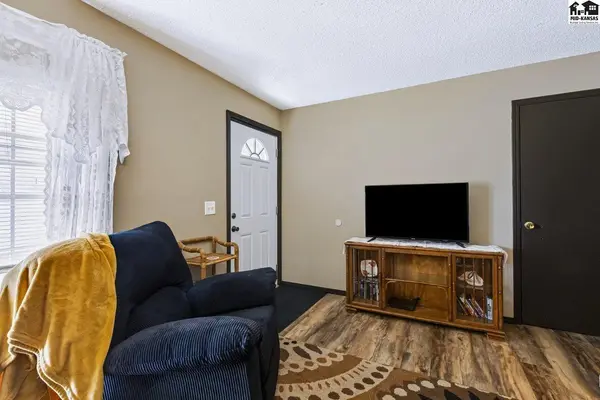 23618 S Dean Rd, Pretty Prairie, KS 67570