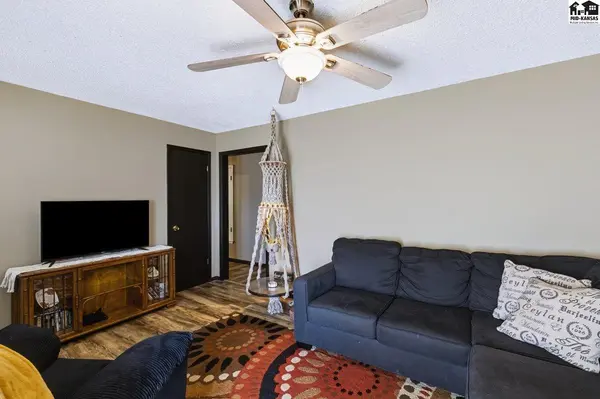 23618 S Dean Rd, Pretty Prairie, KS 67570