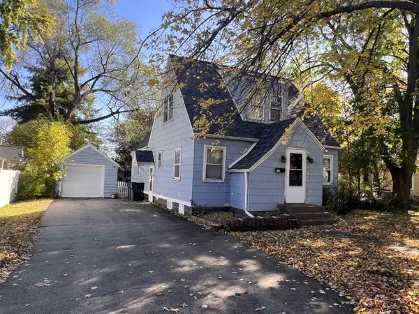 124 PINE ST, Waupaca, WI 54981
