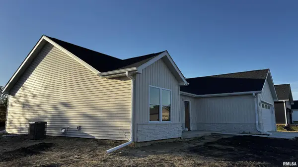 1221 PARKVIEW DR, Eureka, IL 61530