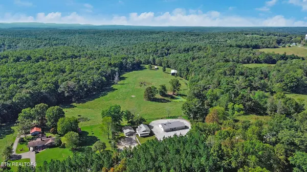 1661 Deer Lodge Hwy, Deer Lodge, TN 37726