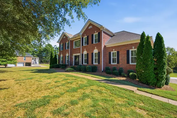 2405 Douglass Glen Ln, Franklin, TN 37064