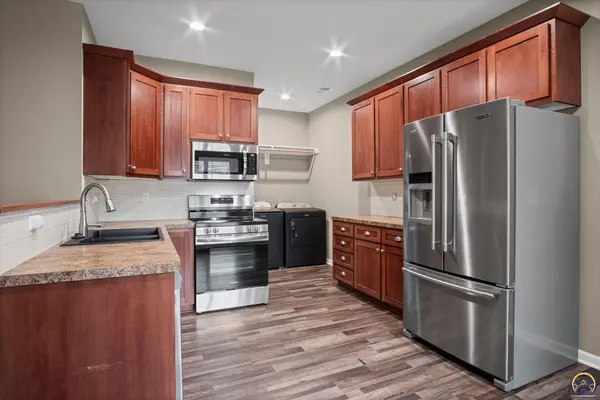 829 E 8th St, Ottawa, KS 66067