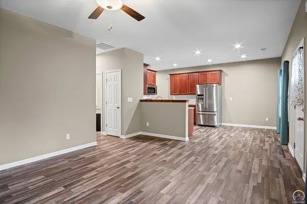 829 E 8th St, Ottawa, KS 66067