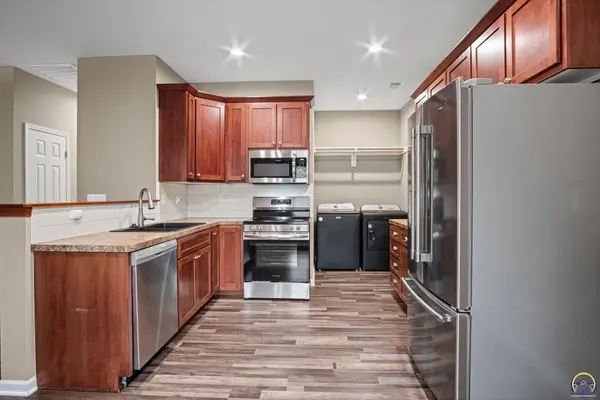 829 E 8th St, Ottawa, KS 66067