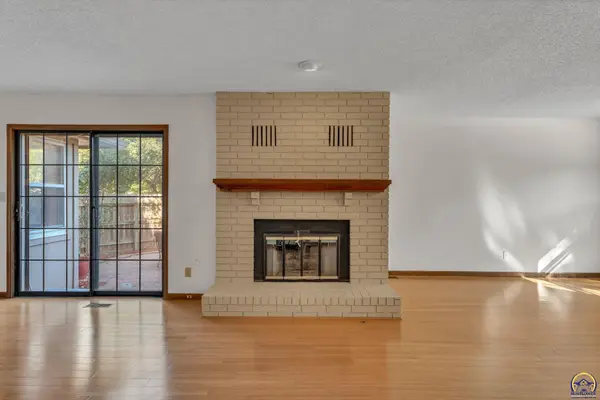 5606 SW Foxcroft South CIR, Topeka, KS 66614