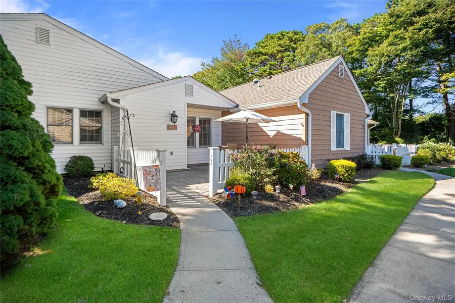 152 Revere DR, Sayville, NY 11782