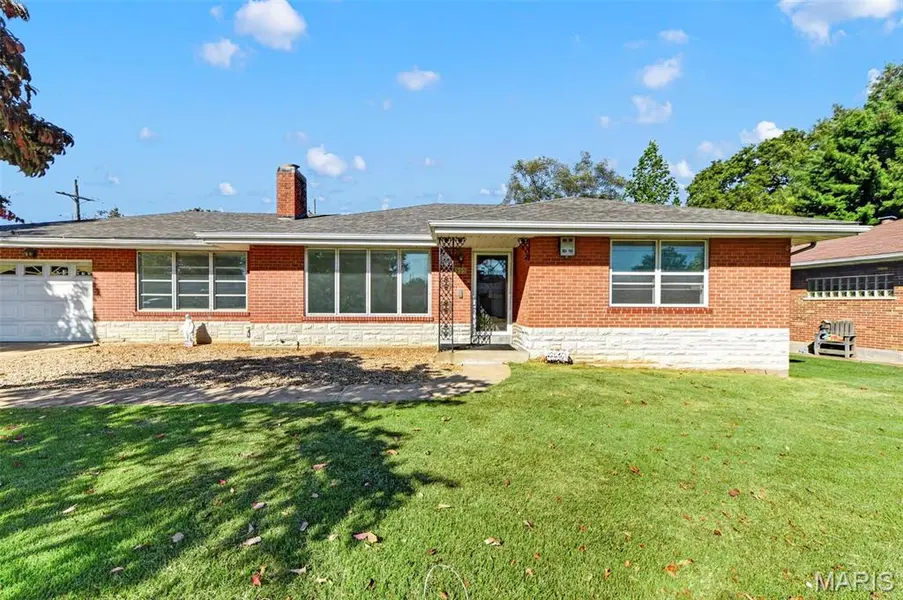 335 W Saint Anthony LN, Florissant, MO 63031
