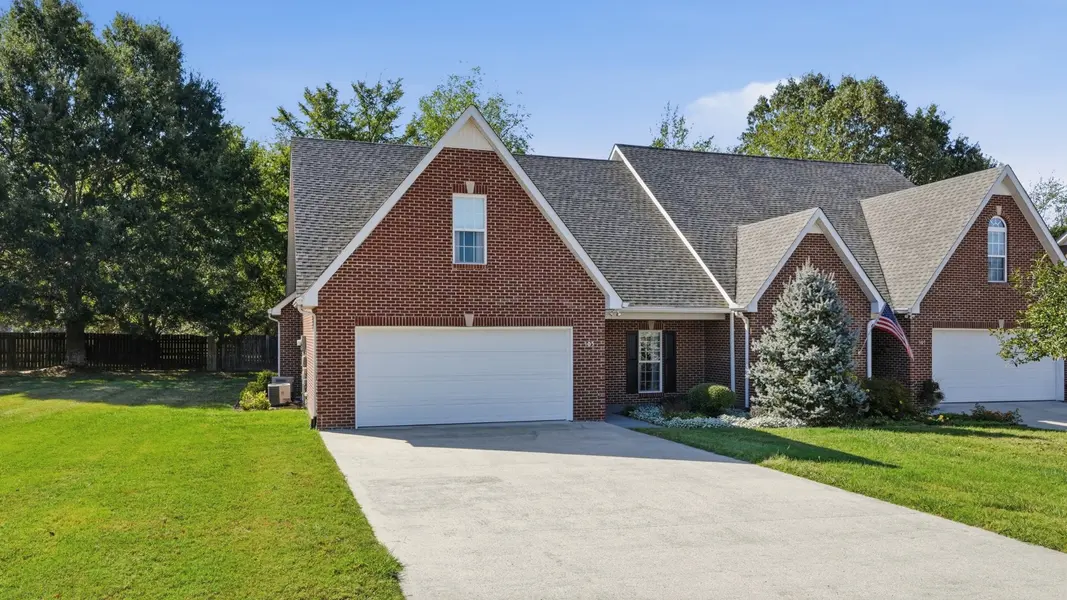 105 Greystone Pl, Tullahoma, TN 37388