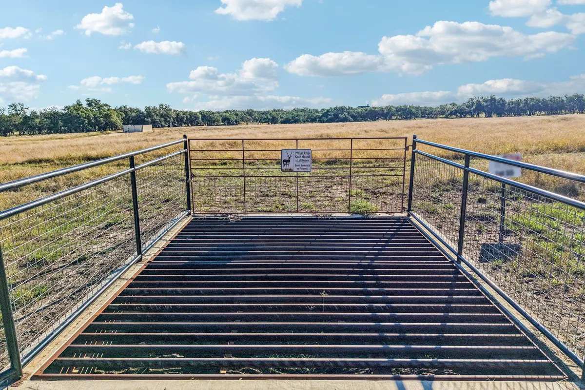 2124 Old Marble Falls RD, Round Mountain, TX 78663