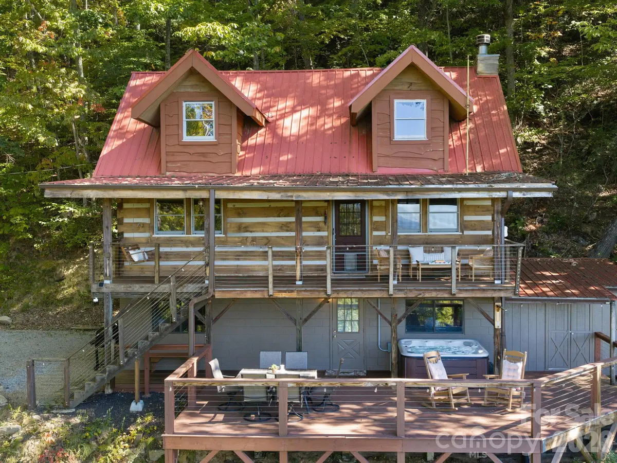 375 Daly DR, Clyde, NC 28721