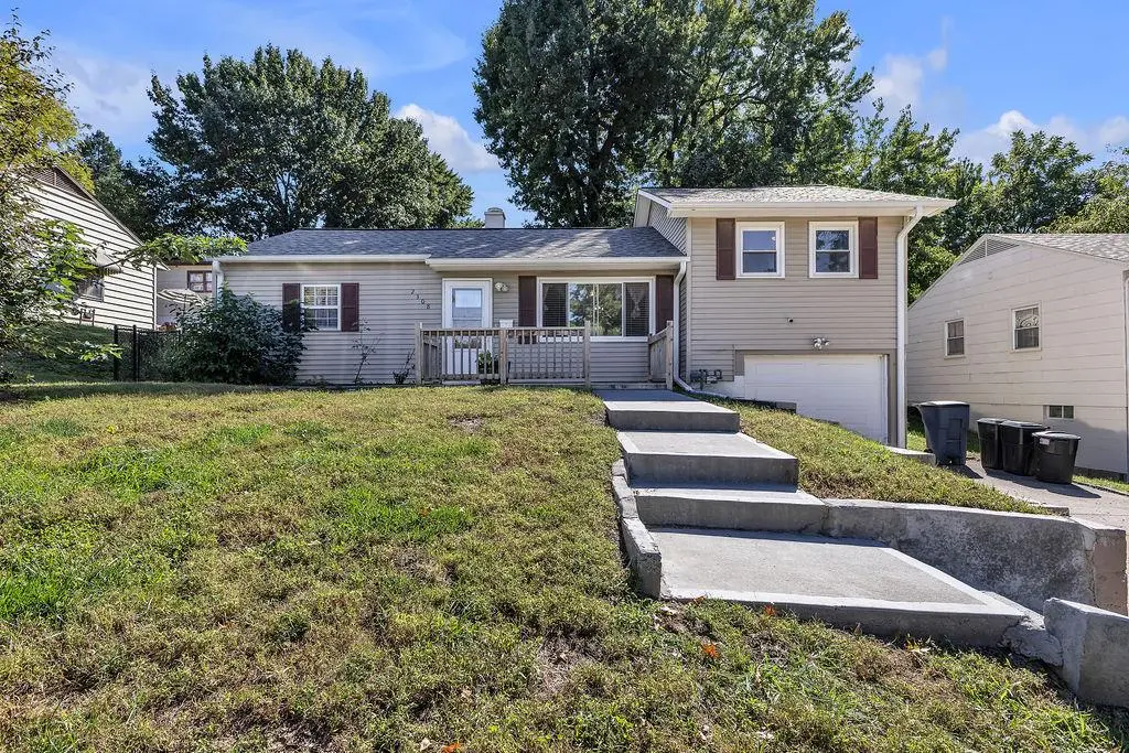 2308 Sycamore CT, St Joseph, MO 64503