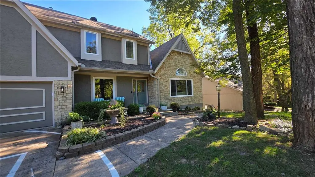 8228 NW Weatherby DR, Weatherby Lake, MO 64152