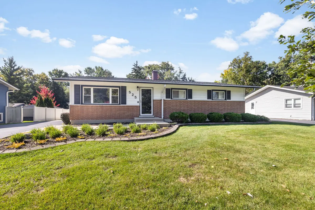 525 Meadow LN, Lisle, IL 60532