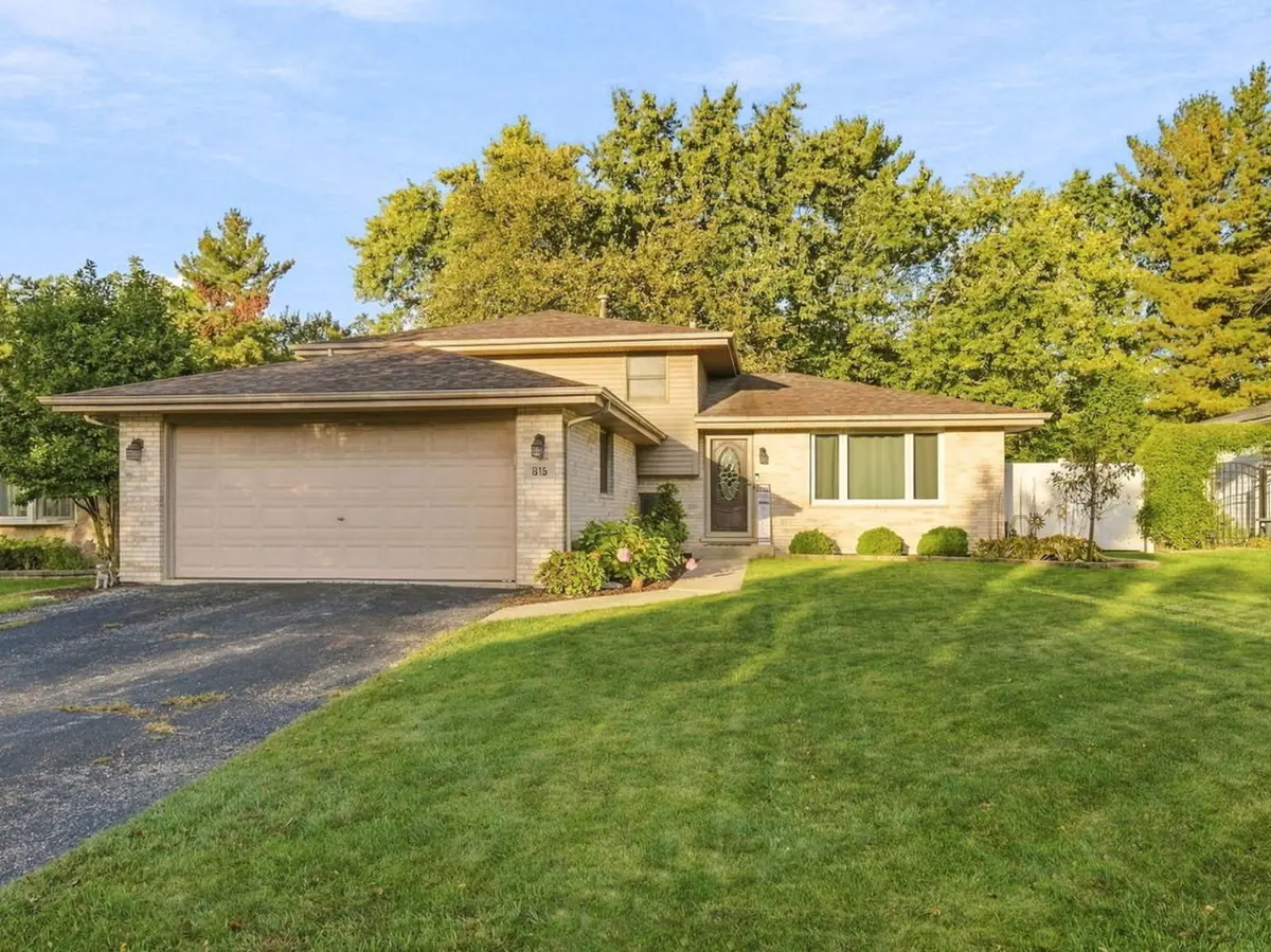 815 Pine Needle LN, Joliet, IL 60432
