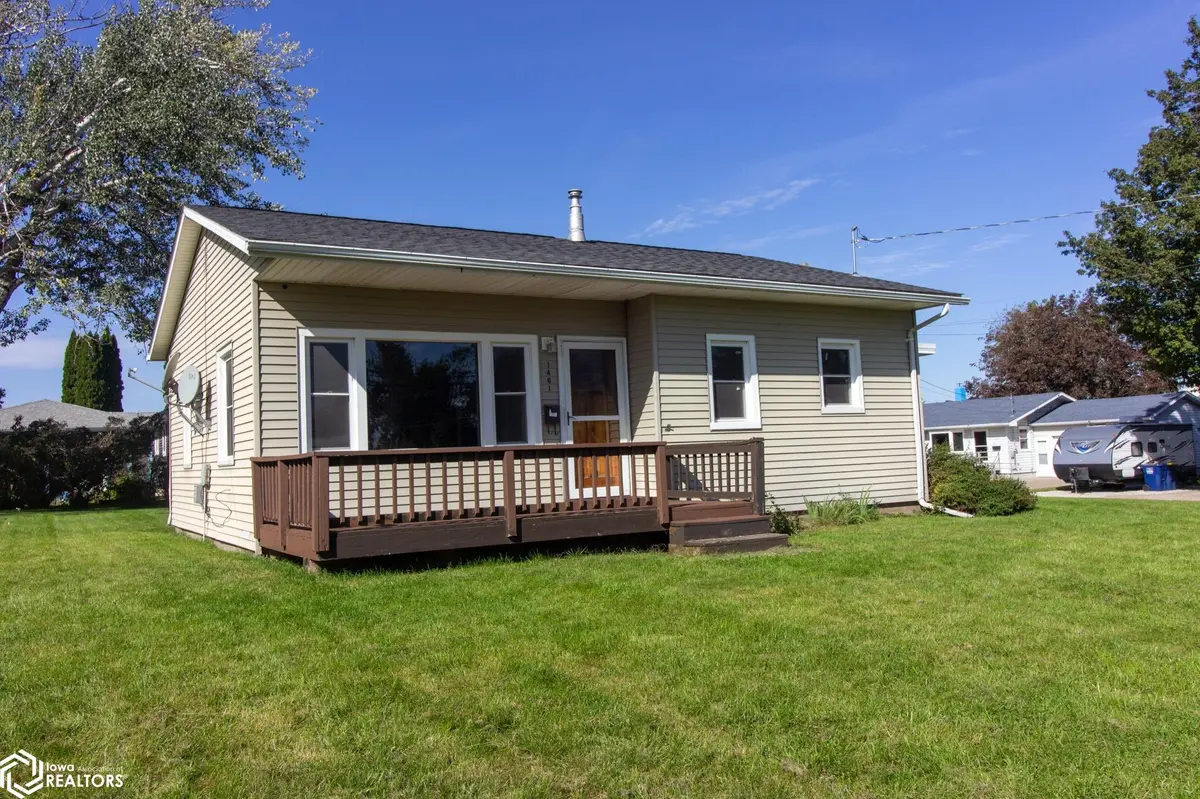 1401 F AVE, Vinton, IA 52349