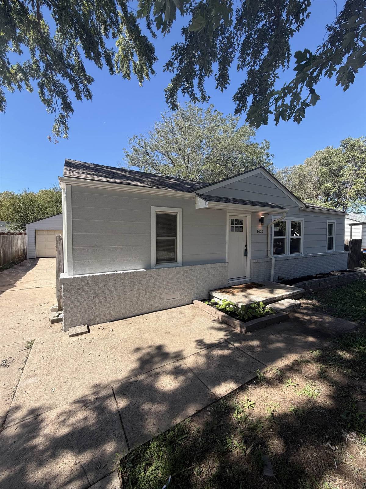 1027 N Derby Ave, Derby, KS 67037