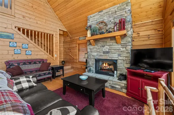 39 Valley Heights RD, Mars Hill, NC 28754