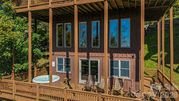39 Valley Heights RD, Mars Hill, NC 28754