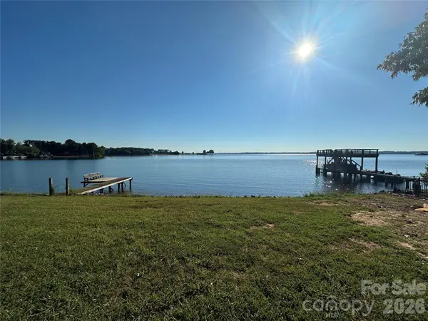 221 Gainswood DR, Mooresville, NC 28117