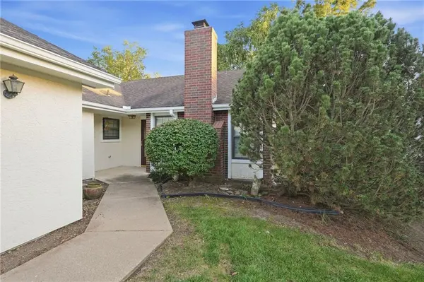 12121 W 121st ST, Overland Park, KS 66213