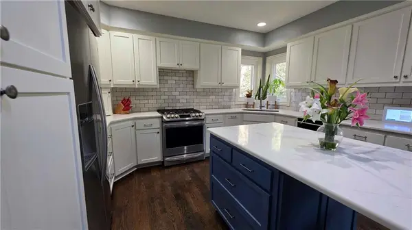 8228 NW Weatherby DR, Weatherby Lake, MO 64152