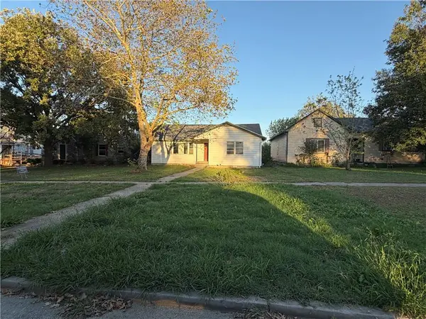 704 N 9th ST, Independence, KS 67301
