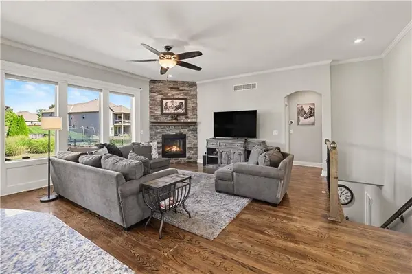 16655 S Lind RD, Olathe, KS 66062